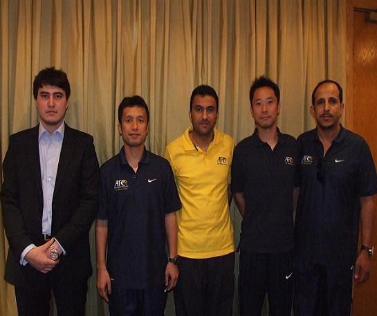 طاقم الحكام ومراقب المباراة 