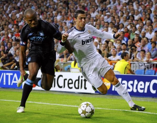 رونالدو نجم ريال مدريد مع كومباني لاعب السيتي