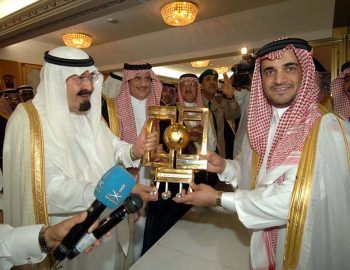 البلطان يرغب في أن تكون هذه الصورة آخر عهده بكرسي رئاسة الشباب