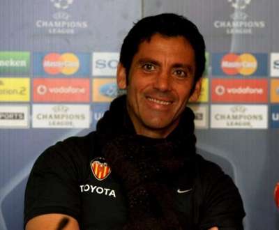  المدرب الأسباني كيكي سانشيز فلوريس