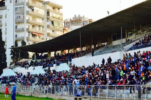 جانب من جمهور مباراة طرابلس مع الأخاء
