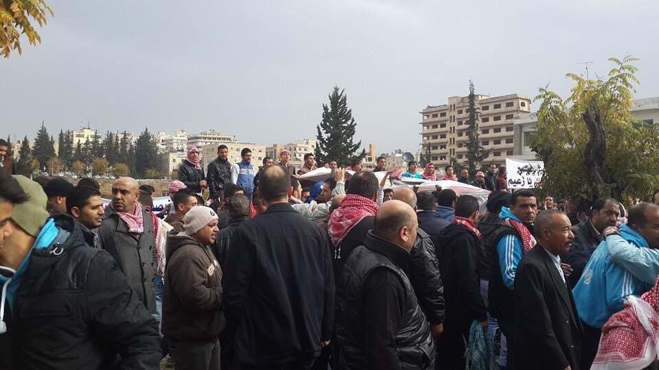 من الوقفة الإحتجاجية لجمهور الفيصلي أمام مجلس النواب 