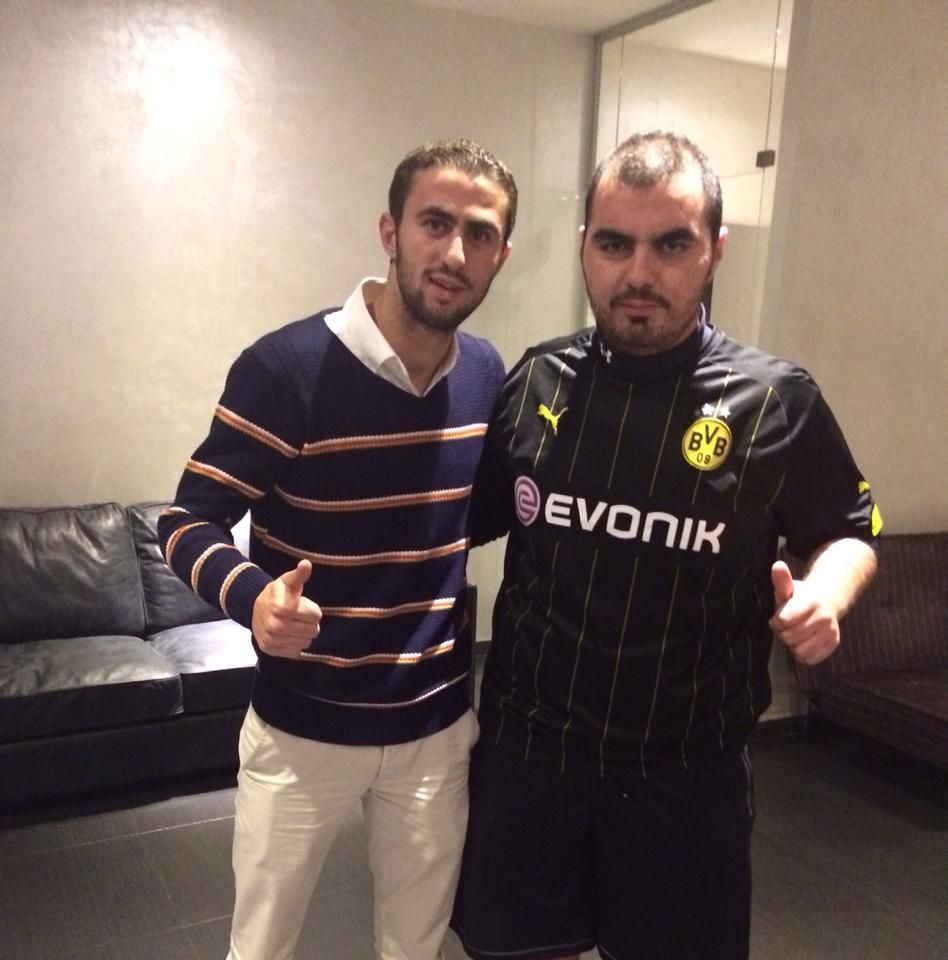 العيساوي وخير بعد توقيع العقد 