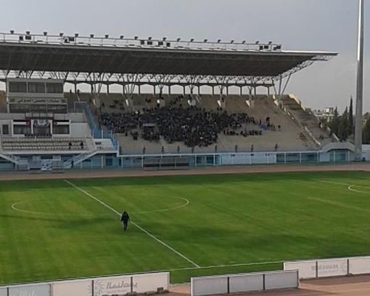 بدأ دخول الجماهير أرض الملعب 