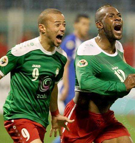 البهداري يطير فرحاً بعد الهدف الأثمن بمشاركة زعترة