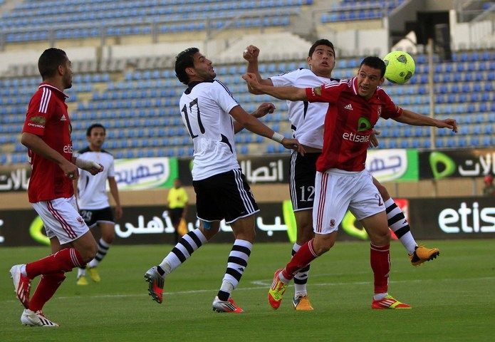 جانب من مواجهة سابقة بين الاهلي والحرس