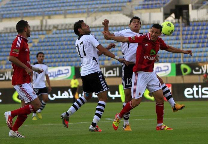 جانب من مواجهة سابقة بين الاهلي والحرس