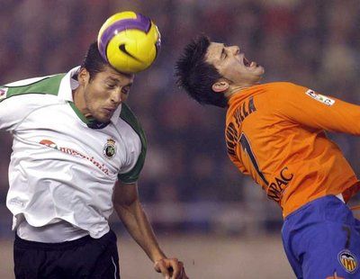 الأرجنتيني إزيكيل جاراي صاحب القميص الابيض