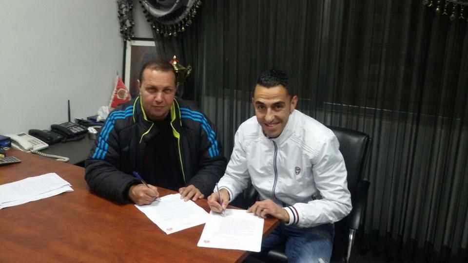 النواطير يوقع على عقده