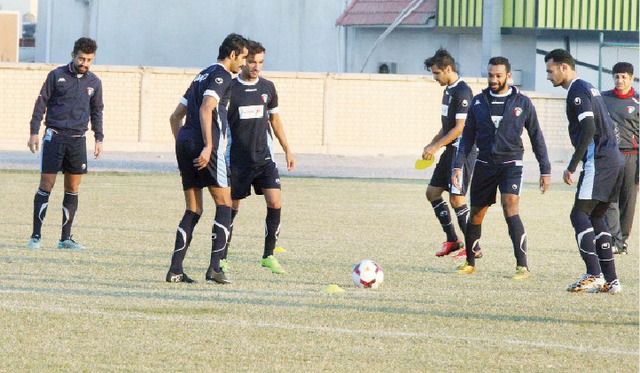 جانب من تدريبات الازرق الكويتي