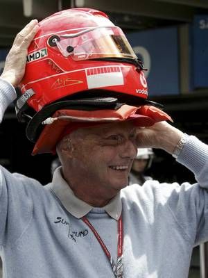 أسطورة سباقات سيارات فورمولا-1 النمساوي نيكي لاودا - أكتوبر 2006