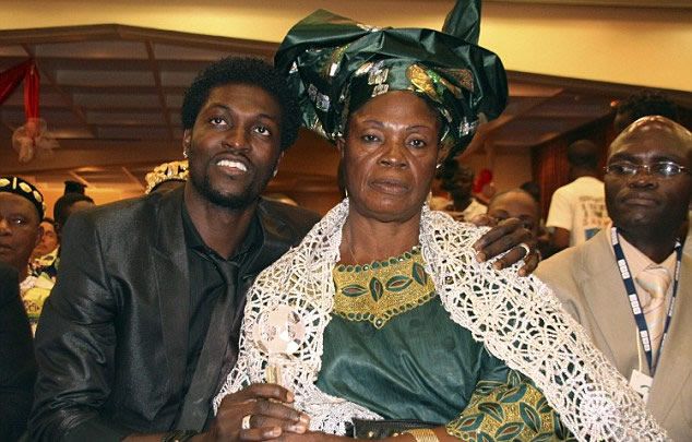 adebayor-with-mother