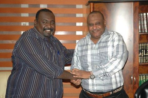  أشرف الكاردينال (يمين)