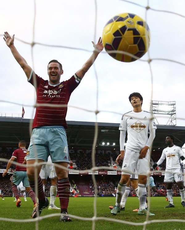 2014-12-07t155212z_327780279_lr1eac7182qhp_rtrmadp_3_soccer-england_reuters