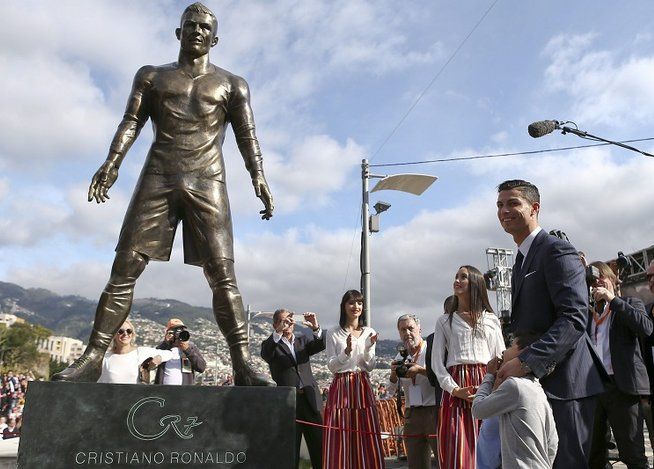asi-cristiano-ronaldo-inaugura_FkYDj8t.jpg.654x469_q85_crop-smart