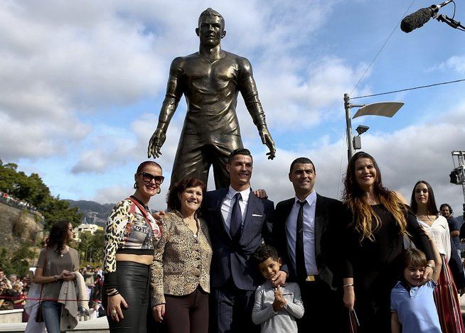 asi-cristiano-ronaldo-inaugura_IgjcKdp.jpg.654x469_q85_crop-smart