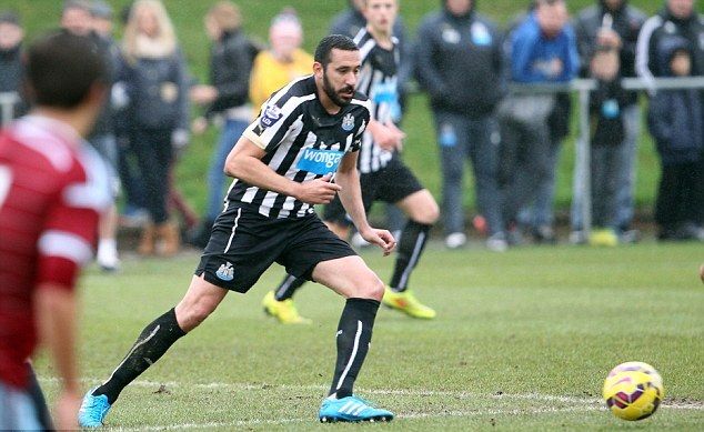 2438B83600000578-2883540-image-a-97_1419259893930