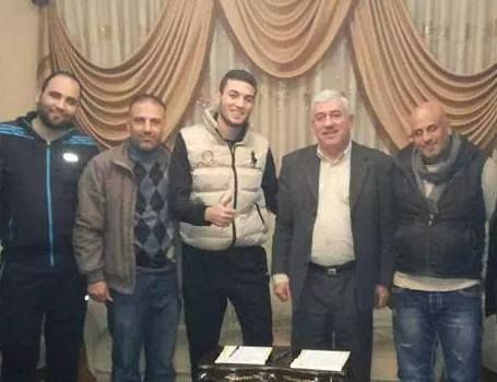 قويدر مع أسرة الحسين إربد بعد توقيع عقده