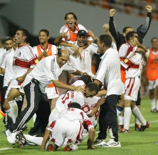 أبو زمع  يشارك المنتخب الوطني فرحته بعهد الجوهري