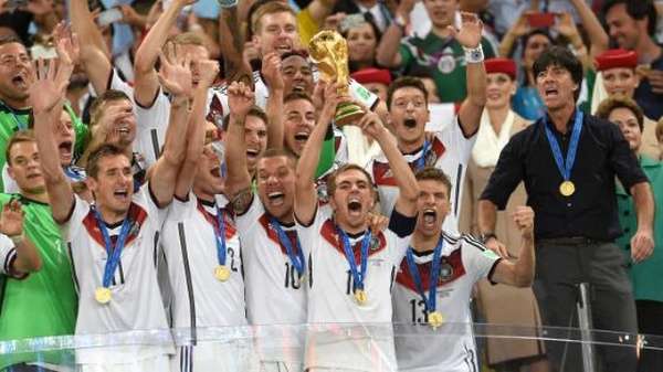 تتويج المنتخب الألماني بلقب كأس العالم للمرة الرابعة في تاريخه تصدر الإنجازات الألمانية