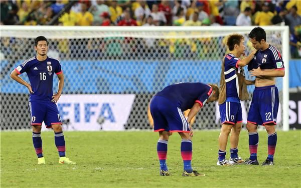 لاعبو منتخب اليابان بعد نهاية مشوارهم بكأس العالم 2014 بالبرازيل