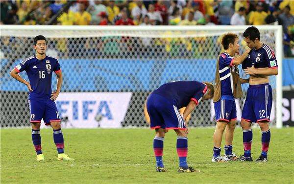 لاعبو منتخب اليابان بعد نهاية مشوارهم بكأس العالم 2014 بالبرازيل