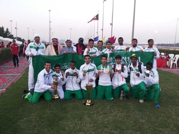 مرفق صور عقب تتويج السعوديين بالألقاب امس بالبطولة