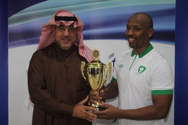 تسليم الحارس حسين الجيزاني افضل حارس