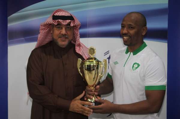 تسليم الحارس حسين الجيزاني افضل حارس