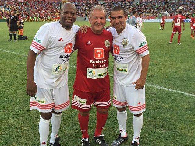 زيكو مع لاعبين في الماركانا