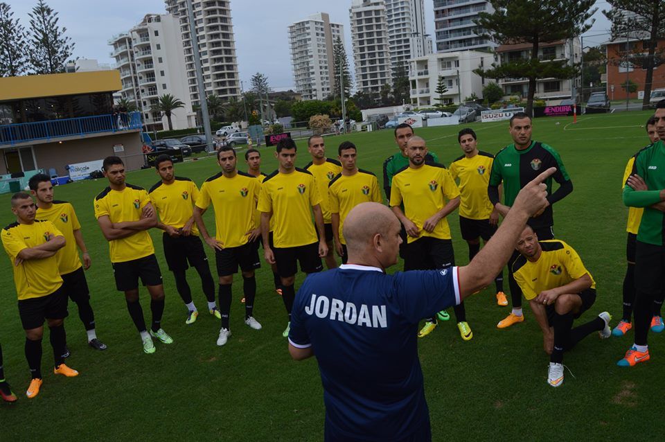 ويلكينز يحاضر في اللاعبين في تدريب اليوم 