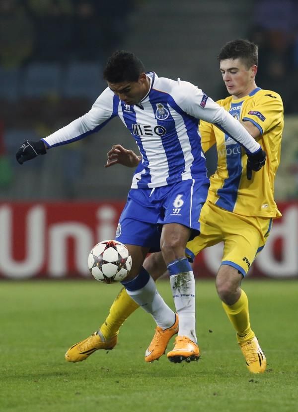 2014-11-25t173937z_131099547_gm1eabq04jw01_rtrmadp_3_soccer-champions_reuters