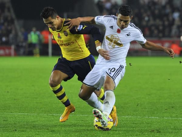 مونتيرو  (يمين)