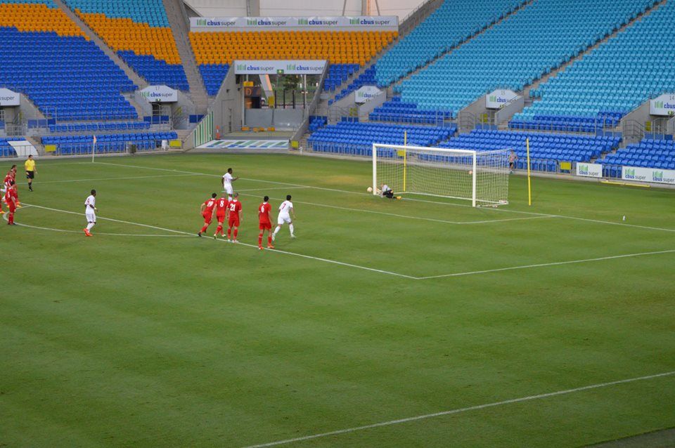 شفيع خلال تصديه لضربة جزاء إماراتية