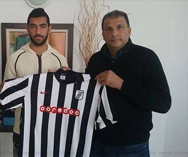 المنتدب الجديد ياسين مرياح مع المدير الرياضي للصفاقسي الناصر البدوي بعد امضاء العقد