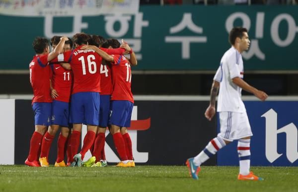 2014-10-10t135640z_1928910556_gm1eaaa1o3o01_rtrmadp_3_soccer-friendly_reuters