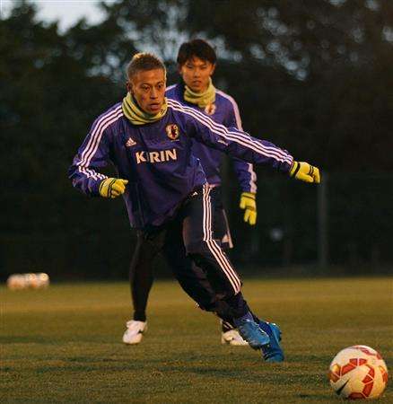 كيسوكي هوندا في تدريب اليوم الخميس