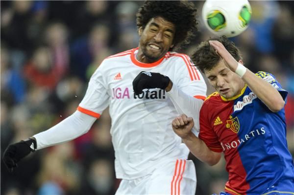  دانتي (يسار)