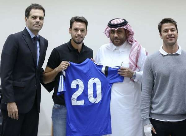 البرازيلي أنطونيو بعد توقيعه للخور