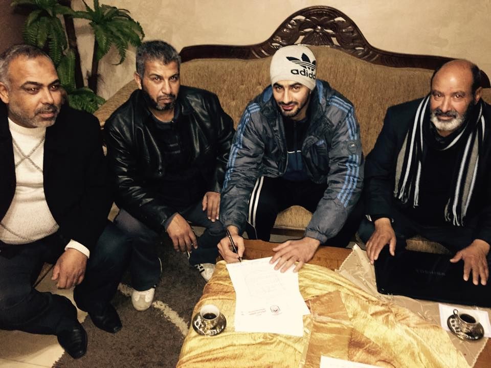 تامر صالح يوقع عقده