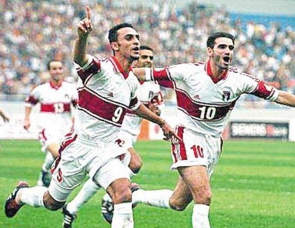 شلباية يركض فرحاً بإحرازه هدفاً بمرمى اليابان "2004"