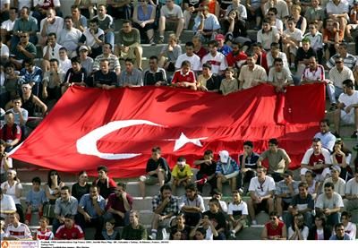 2008-04-01-ai_4755092_turkeyfans_010