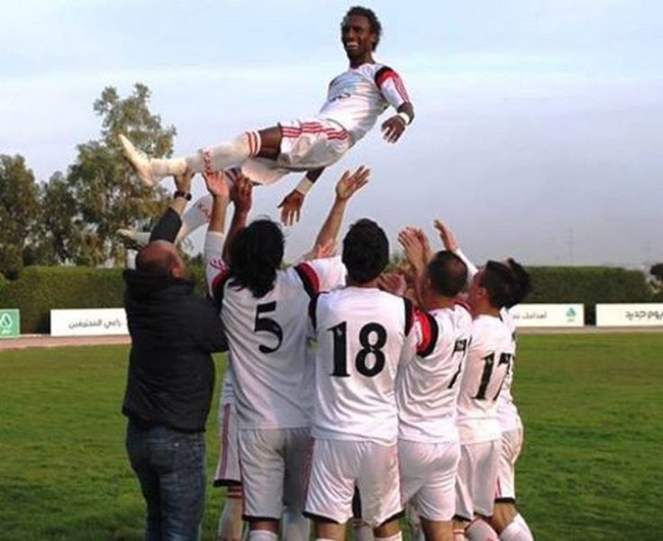 سليمان العبيد لاعب الرياضي يحتفل على طريقته الخاصة