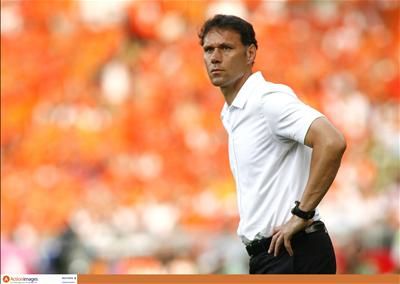 ماركو فان باستن المدير الفني للمنتخب الهولندي