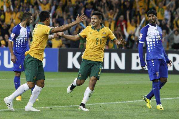 كماسيمو لونجو بعد تسجيله أولى أهدافه الدولية بمرمى الكويت