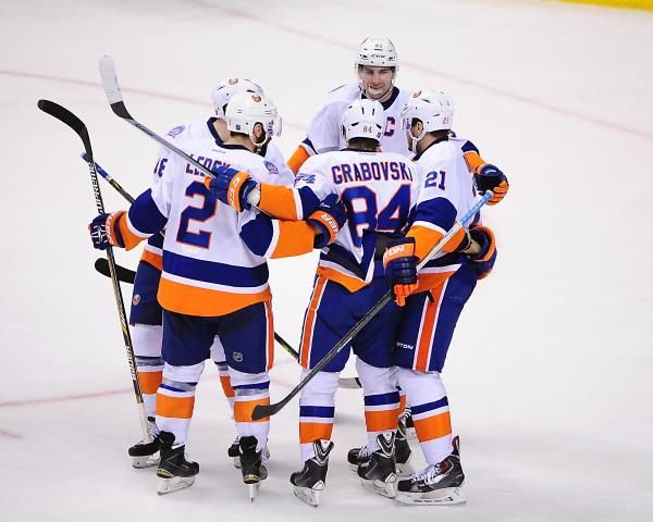 2015-01-07t055707z_1713999924_nocid_rtrmadp_3_nhl-new-york-islanders-at-vancouver-canucks_reuters