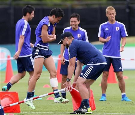 كاجاوا عند إنسحابه من التدريب بسبب الإصابة