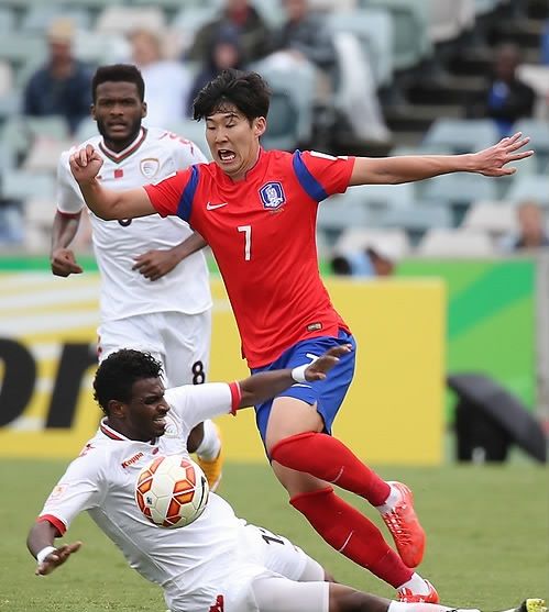 سون هيونج مين في لقاء كوريا الجنوبية وعمان