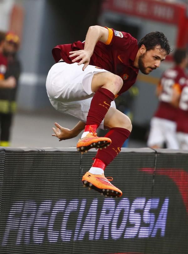 2014-10-18t162843z_2086730728_gm1eaaj018d01_rtrmadp_3_soccer-italy_reuters