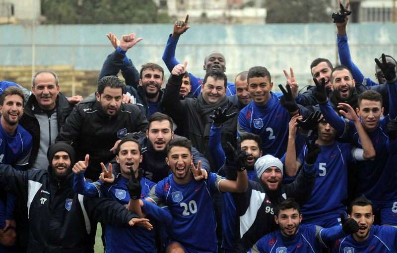 فرحة لاعبي الساحل بالفوز على العهد السبت الماضي في كأس لبنان